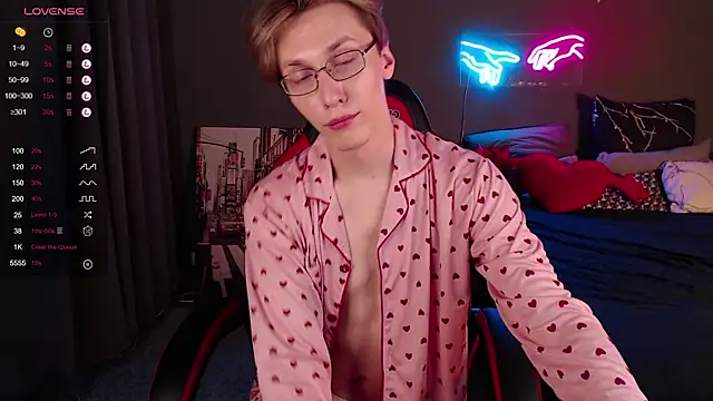 Snapshot of Adrian_Di chatting on 02-10-25, 04:04 Adrian Di online show from 02-10-25, 04:04