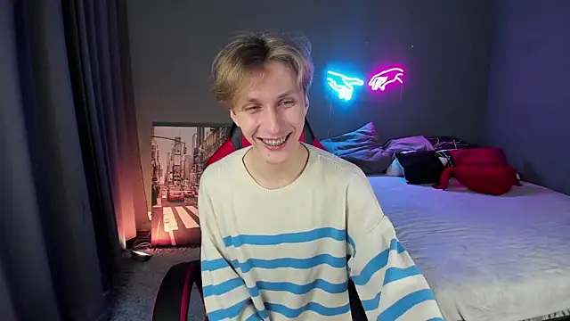 Snapshot of Adrian_Di chatting on 02-24-25, 04:36 Adrian Di online show from 02-24-25, 04:36