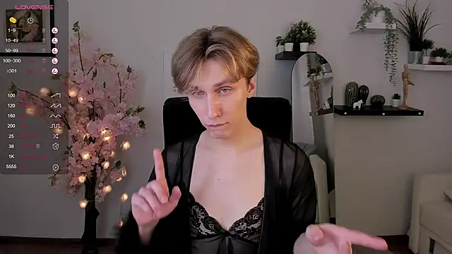 Snapshot of Adrian_Di chatting on 03-02-25, 04:32 Adrian Di online show from 03-02-25, 04:32