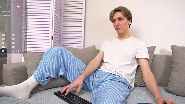 Snapshot of Adrian_Di chatting on 03-12-25, 03:51 Adrian Di online show from 03-12-25, 03:51