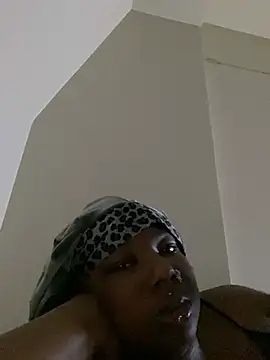 Snapshot of DamnBubbles chatting on 01-18-25, 07:28 DamnBubbles online show from 01-18-25, 07:28