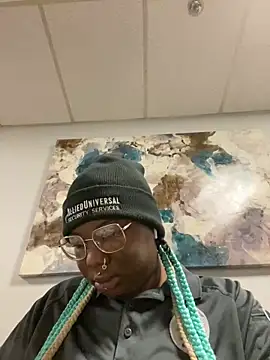 Snapshot of DamnBubbles chatting on 01-19-25, 12:06 DamnBubbles online show from 01-19-25, 12:06