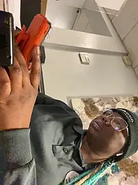 Snapshot of DamnBubbles chatting on 01-19-25, 09:45 DamnBubbles online show from 01-19-25, 09:45