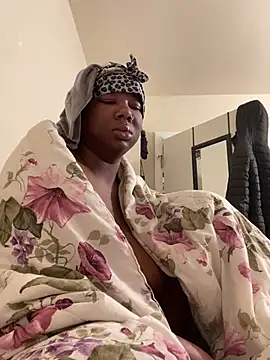 Snapshot of DamnBubbles chatting on 03-18-25, 10:36 DamnBubbles online show from 03-18-25, 10:36