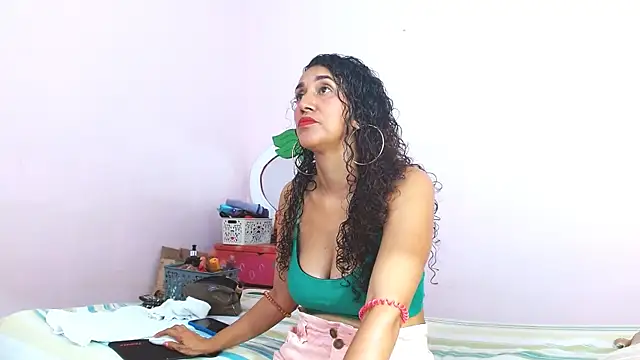 latinabueno41 online show from 01-17-25, 04:04