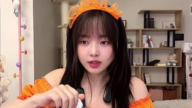 Chenjing0 online show from 10-26-25, 03:01