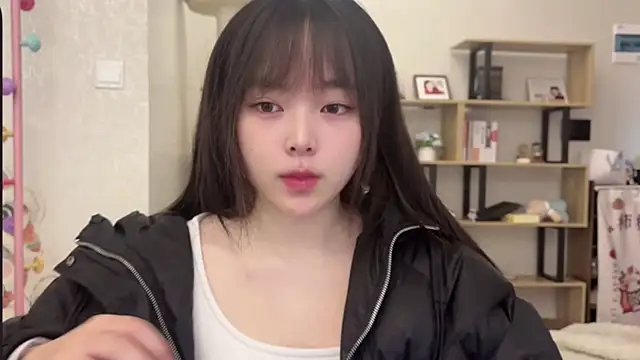 Snapshot of Chenjing0 chatting on 11-28-25, 04:04 Chenjing0 online show from 11-28-25, 04:04