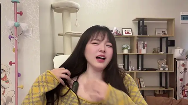 Snapshot of Chenjing0 chatting on 12-02-25, 04:07 Chenjing0 online show from 12-02-25, 04:07