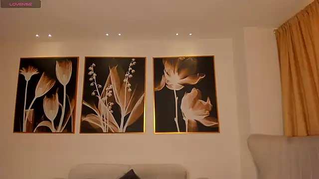 NiaSalvatore online show from 10-22-25, 07:57