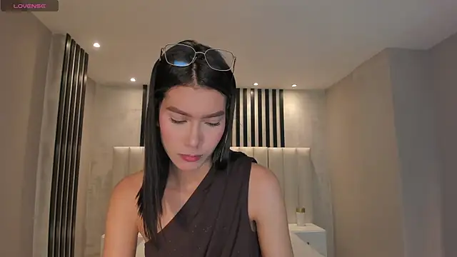 NiaSalvatore online show from 02-14-26, 07:21