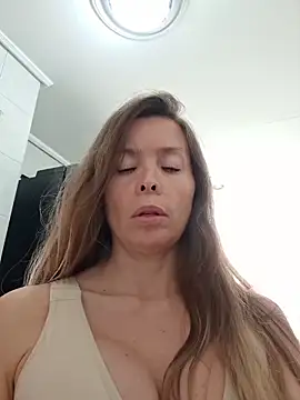 Snapshot of karina_warthon chatting on 05-13-26, 05:32 karina warthon online show from 05-13-26, 05:32
