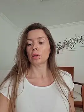 Snapshot of karina_warthon chatting on 06-04-26, 05:30 karina warthon online show from 06-04-26, 05:30