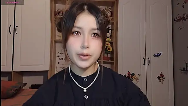 Snapshot of Lucky-xiuxiu chatting on 02-21-25, 01:11 Lucky-xiuxiu online show from 02-21-25, 01:11