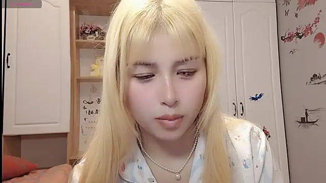 Snapshot of Lucky-xiuxiu chatting on 02-24-25, 05:33 Lucky-xiuxiu online show from 02-24-25, 05:33