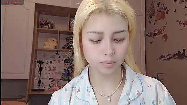 Snapshot of Lucky-xiuxiu chatting on 02-25-25, 03:42 Lucky-xiuxiu online show from 02-25-25, 03:42