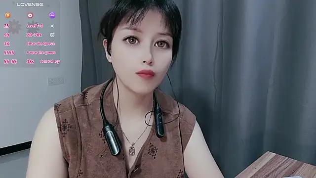 Snapshot of Lucky-xiuxiu chatting on 10-17-25, 01:14 Lucky-xiuxiu online show from 10-17-25, 01:14