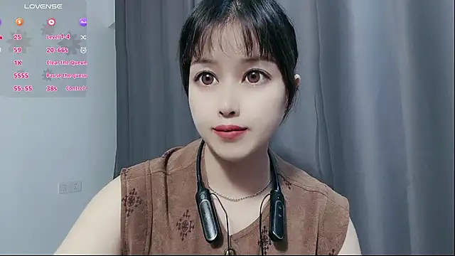 Snapshot of Lucky-xiuxiu chatting on 10-18-25, 02:40 Lucky-xiuxiu online show from 10-18-25, 02:40