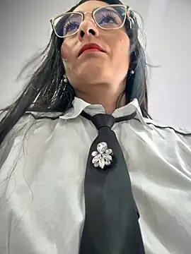 BELLA--26 online show from 10-29-25, 01:46