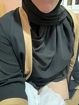 Snapshot of Sindrila_ chatting on 02-06-25, 11:21 Sindrila online show from 02-06-25, 11:21