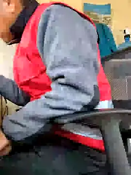 Snapshot of securityhot chatting on 01-10-25, 11:33 securityhot online show from 01-10-25, 11:33