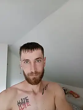 Snapshot of MisterHaze chatting on 06-15-26, 02:30 MisterHaze online show from 06-15-26, 02:30