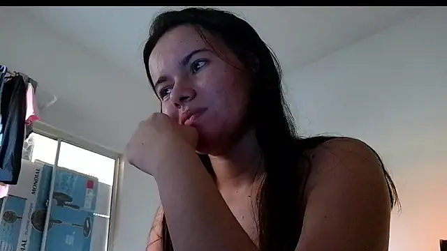 Snapshot of camillebr chatting on 01-28-25, 08:26 camillebr online show from 01-28-25, 08:26
