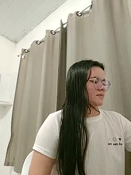 Snapshot of camillebr chatting on 10-05-25, 11:13 camillebr online show from 10-05-25, 11:13