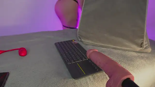 Snapshot of bri_cullen chatting on 09-24-25, 03:04 bri cullen online show from 09-24-25, 03:04