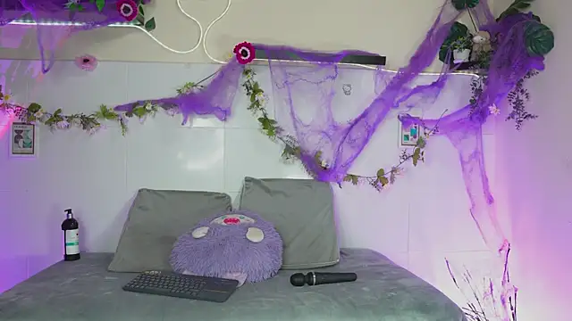 Snapshot of bri_cullen chatting on 10-24-25, 02:41 bri cullen online show from 10-24-25, 02:41