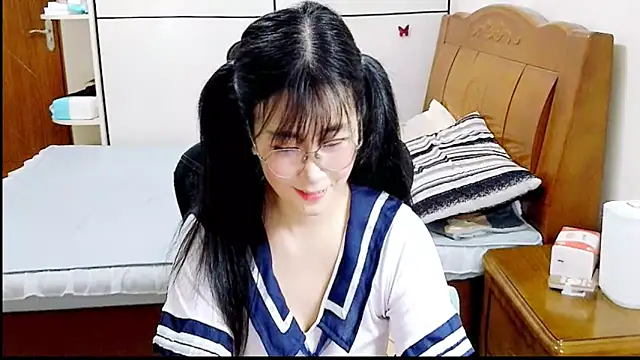 Strawberry baby online show from 10-14-25, 04:35