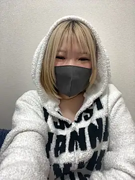 Snapshot of Hikaru-chan chatting on 03-13-25, 10:10 Hikaru-chan online show from 03-13-25, 10:10