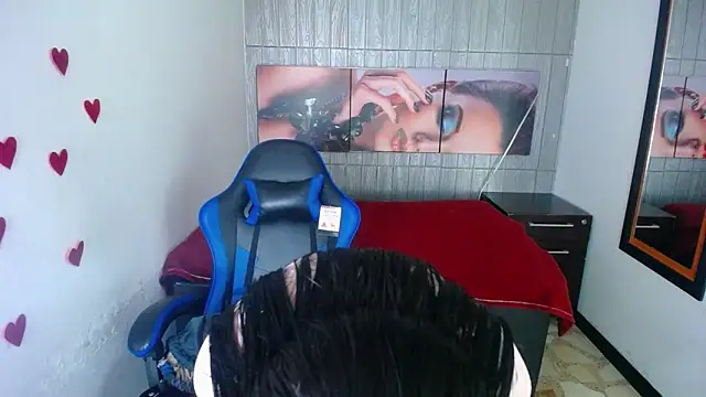 Snapshot of Anniee_x chatting on 02-16-26, 12:56 Anniee x online show from 02-16-26, 12:56