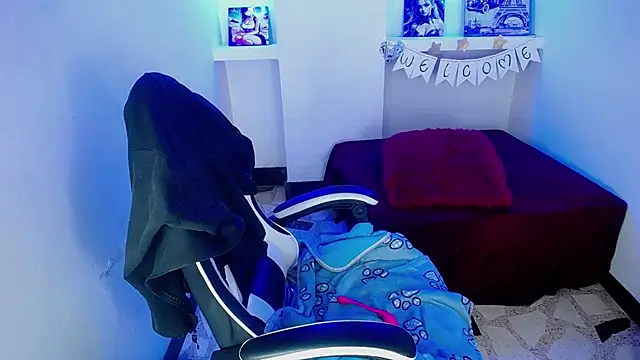 Snapshot of Anniee_x chatting on 02-21-26, 11:11 Anniee x online show from 02-21-26, 11:11