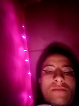 Snapshot of Anniee_x chatting on 02-25-26, 04:11 Anniee x online show from 02-25-26, 04:11