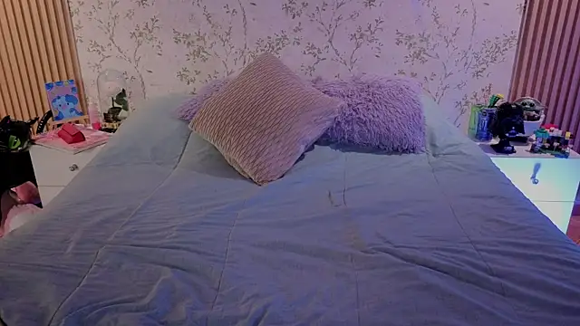 Snapshot of Charlotte__Miller chatting on 07-04-26, 12:11 Charlotte Miller online show from 07-04-26, 12:11