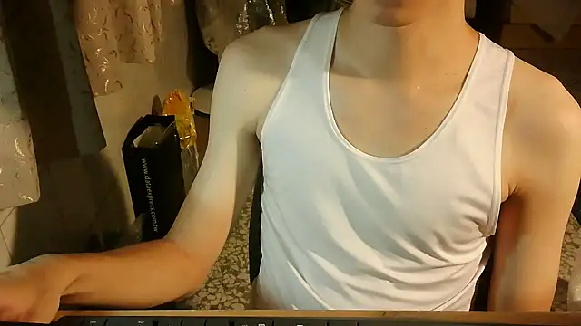 Snapshot of KYU890428 chatting on 10-09-25, 06:28 KYU890428 online show from 10-09-25, 06:28