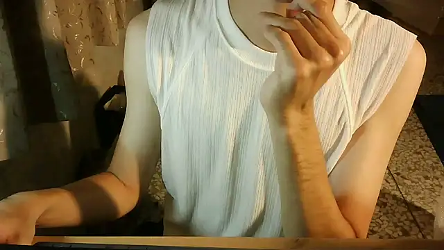 Snapshot of KYU890428 chatting on 10-19-25, 03:45 KYU890428 online show from 10-19-25, 03:45