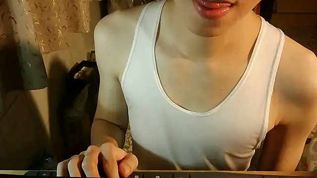 Snapshot of KYU890428 chatting on 11-09-25, 04:05 KYU890428 online show from 11-09-25, 04:05