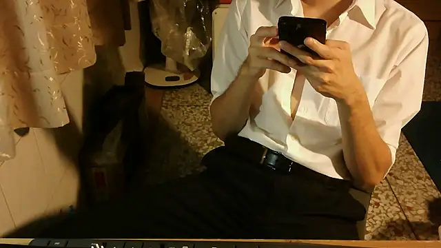 Snapshot of KYU890428 chatting on 11-14-25, 06:06 KYU890428 online show from 11-14-25, 06:06