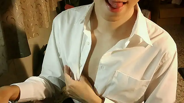 Snapshot of KYU890428 chatting on 12-18-25, 05:41 KYU890428 online show from 12-18-25, 05:41