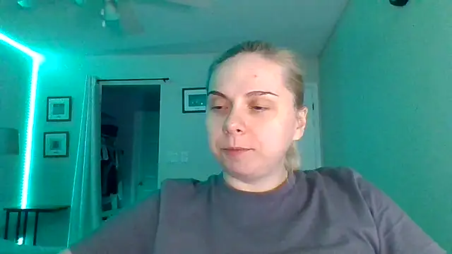 HappyIva online show from 11-12-25, 01:17