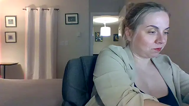 HappyIva online show from 11-13-25, 04:00