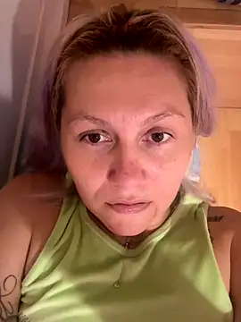 Snapshot of sunnyymonnay chatting on 09-21-25, 03:41 sunnyymonnay online show from 09-21-25, 03:41