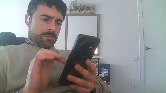 Snapshot of Patrickhound chatting on 01-31-25, 02:49 Patrickhound online show from 01-31-25, 02:49