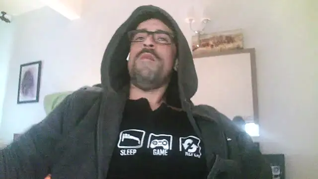 Snapshot of Patrickhound chatting on 02-05-25, 04:58 Patrickhound online show from 02-05-25, 04:58