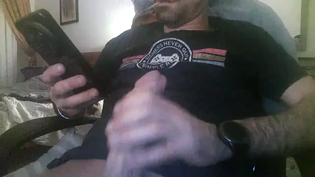 Snapshot of Patrickhound chatting on 11-21-25, 01:15 Patrickhound online show from 11-21-25, 01:15