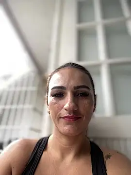 Snapshot of Samantha_bigboobs chatting on 01-06-25, 03:29 Samantha bigboobs online show from 01-06-25, 03:29