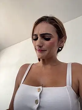 Snapshot of Samantha_bigboobs chatting on 02-17-25, 08:36 Samantha bigboobs online show from 02-17-25, 08:36