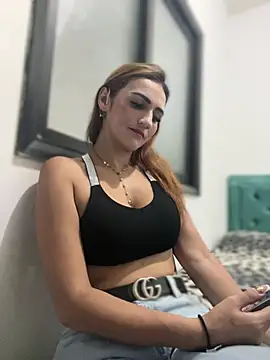 Snapshot of Samantha_bigboobs chatting on 03-18-25, 09:53 Samantha bigboobs online show from 03-18-25, 09:53