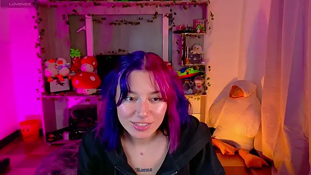 Snapshot of _zephyr_ chatting on 01-17-25, 04:39  zephyr  online show from 01-17-25, 04:39